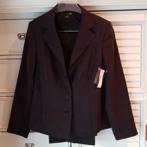 (East 5th) Womens Suit NWT